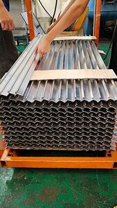 การตัดวัสดุอลูมิเนียมเอกซ์ทรูชั่น (aluminum extrusion materials) (สมุทรปราการ, ประเทศไทย)